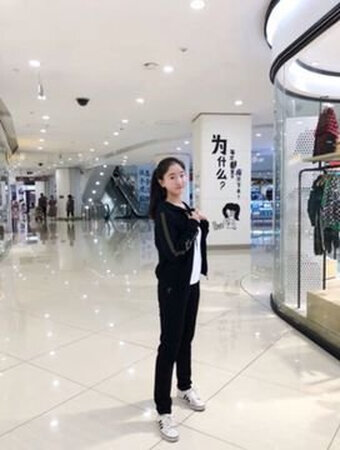 衣服款式质量都好，面料舒适，修身显瘦，码数标准！