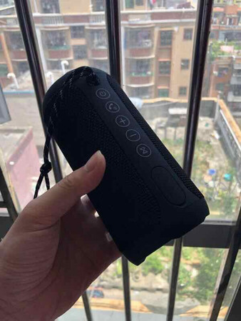不错哟，音质很好，大小正合适，早晨起床时候放首歌，愉快的一天开始了。?????