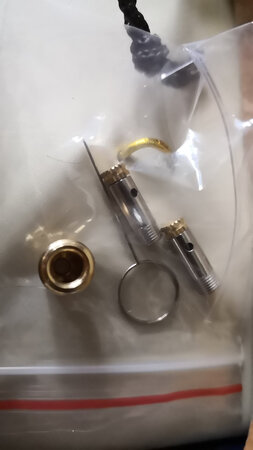 过滤效果不错，吸入阻力小，清理起来也很方便，附带了两个过滤器和便携袋子，还有一个细支的接头。