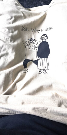 衣服很合身，物流也很快，卖家服务也好