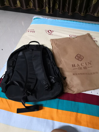 挺好的 刚刚收到 检查了一遍没看到损坏 物品描述一致 面料摸着舒服 是我喜欢的类型 赞?