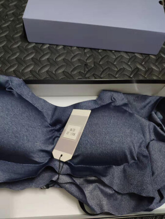 已经买了好几件了。产品品质信得过，京东这么多卖这个文胸的。还没有一个能拿得出真正含金量高的质检报告。唯独这家。我信得过。相信京东的品质。也相信自己的眼光。老婆爱不释手！！希望之后多出点其他新的款式。会一直回购的。本人绝对不是托，是多次回购的经验了。