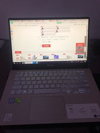运行速度：速度快的没话说，纯Ssd硬盘，效果确实不错
屏幕效果：各种颜色观看有没有亮点，黑点，都很好，满分
散热性能：几乎感觉不到热，用两三个小时，都没有什么感觉，这个纯固态硬盘确实很好
轻薄程度：14寸的屏幕，做到这个薄度，确实不易，携带很方便，比我之前的本子轻多了
外形外观：我选的是冰钻金，白天看效果更好，拉丝工艺看起来更上档次