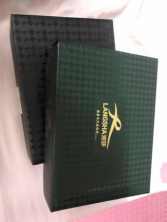 质感特别的舒服，手感很好！试穿了一下很合身没有太大的误差，浪莎大品牌值得信赖，质感超级的好！配送服务满分无可挑剔！非常满意京东的服务。浪莎大品牌无可挑剔！质感特别亲肤没有感觉穿在身上！包装挺不错的有气泡袋！满意！