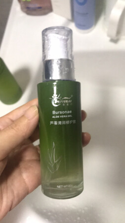 修复凝胶里面没有吸管，凝胶压不出来。而且包装也跟以前不同。