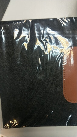 宝贝非常好，尺寸贴合，还送了个精美的小皮套，谢谢店家。
