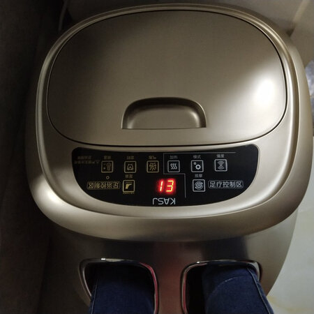 看了很久才买的，按摩之后脚暖暖的。真的很舒服。可以泡脚也可以足疗按摩。给家里的老人买的很喜欢。力度有三种模式。功能齐全。下面还有一个排水管放水也很方便，真的是很不错的。物流也很不错，双11下的单隔两天就到了。