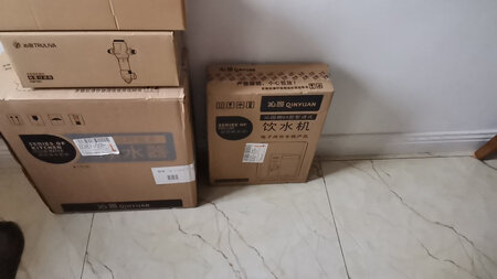 货收到了，家里以前安装过一个台湾牌子的，结果现在没用售后了，很麻烦的，就换了沁园的！顺便买个饮水机就有热水喝啦！