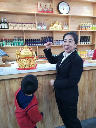 亲戚开饭店，送过去，她很开心