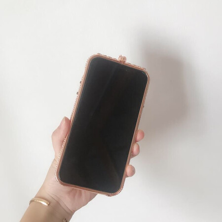 颜色外观：超级漂亮
触摸手感：边缘钻石亮度很好，防滑不会掉，先装边框试试，膜还没贴，到时候再追加