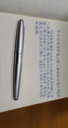 做工质感：挺好的，还不错
颜值包装：包装比英雄毕加索等牌子的更好
顺滑程度：啊我裂开了，这个笔尖好剌纸啊！！！
手感：手感还挺行吧