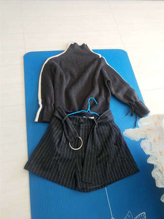 一下买了三件衣服 都非常喜欢 料子也都很好 大爱 以后就这家了