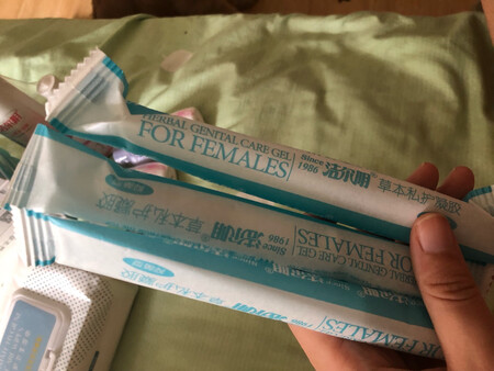 赶活动买了好多，看这个评价不错才来买的，我是白带不正常下体还有难闻的气味，想用这款来改善一下，里面有清新的气味，用完感觉凉凉的