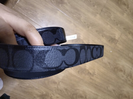 皮带真的不负众望  颜色特别好看，而且前面的头可以两面转