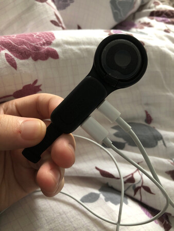 购买了只换不修服务 说实话这个服务有点坑
然后商品 确实打游戏不挡手。
然后买回来第三天他就脱落了粘不上。
第8天。 耳机孔 充电孔 多次尝试连接不上 坏了
客服服务态度好。可以给我换 但是自己想了想 给个邮费换个新的用不了几天又坏了 算了。还不如买以前常用的那个。设计的不错 质量确实有问题? 说实话买的最贵的转接头这是 然后 用的时间最短。以前的都能用3个多月? 给后面的消费者一点建议。 方便 贵 质量可能不行?