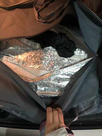 送货快，质量适中，不是很厚，这个价钱性价比可以了