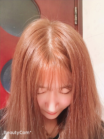 之前无褪色，深棕长发两盒，颜色很匀，就是味道有点刺鼻，折腾了一个半小时不白忙活，太好看了，手巧的赶紧下单买吧