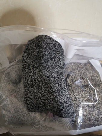 出乎我的预料之外，选特厚袜子?时特意从网上选了好多家店铺商品，一一比对，读详情，看评价，最后选定这一家的袜子?，打开快递后证明了我的选择是正确的，没有枉费我一通精心挑选，满意度达到100%以上。。。还会继续购买！