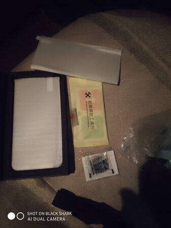 做工质感：做工非常精细，
透明度：非常清晰，
发货速度很快，而且两片装的，很实惠！贴膜工具也很好，跟贴心！