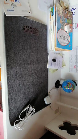 南极人办公室加热保暖桌垫，给女儿买的，天气转凉，给她一份温暖，而且很安全的。
