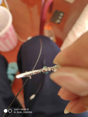 还行吧，就是那个装饰品歪了，感觉不好。