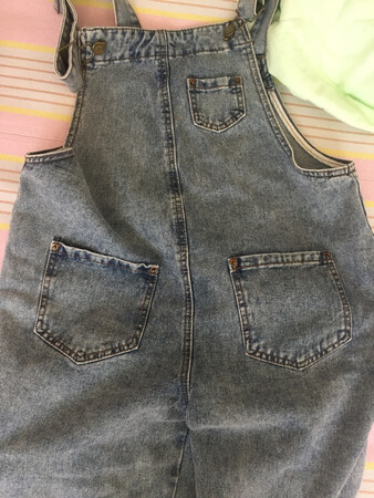 衣服质量很好  细节做的很用心 从买了来就一直在穿 感觉很舒服  店主也很用心和细心  态度特别好  很愉快的一次购物  在京东买很放心