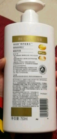 适合发质：中干性都可以
泡沫数量：泡泡沫丰富
产品香味：淡淡的清香 很喜欢
其他特色：活动期间价格美丽