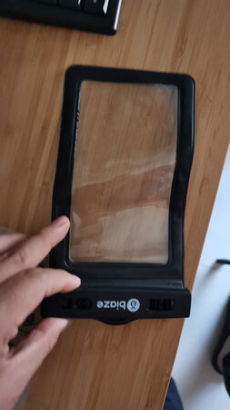 我的华为mate20pro，放进去非常紧凑，没有漏水，但是一直提示误操作，非常不灵敏，尤其是沾水只后。几乎导致无法使用