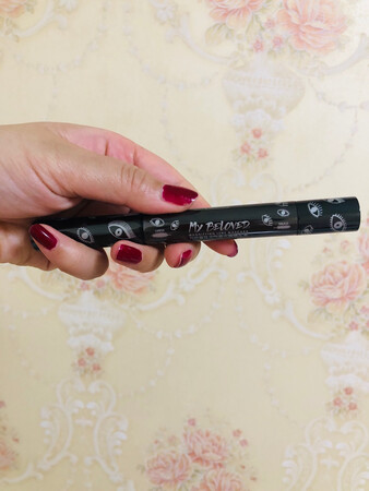 很喜欢，包装简单大方，简约版。下单是因为有两个刷头，感觉像花一个的钱买到两只睫毛膏哈哈，完全是心理作用在作祟。讲真，很好用，不用担心刷到眼角，我是新手。支持京东，卖家生意兴隆，会一如既往的支持，??????