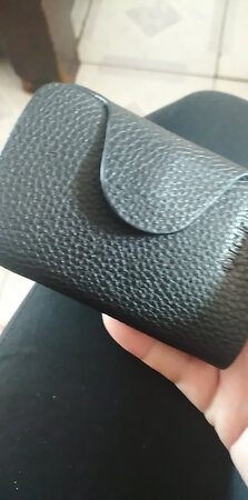 皮子是真皮的，比想象中的要小，连驾驶证都装不上