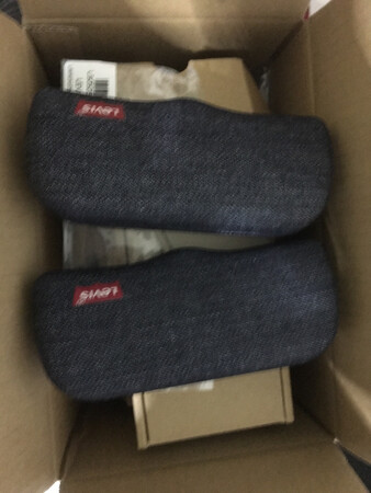 双十一之前买的，用了100券和九折券，没想到比双十一还要便宜呢，两个眼镜花了320，差不多半价的样子了，价格很合适，第一次网上买，比去店里便宜多了，眼镜质量还不错，戴着挺舒服的，以后就在网上配镜啦，再也不去实体店了