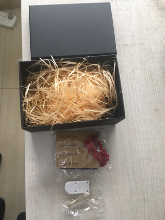 质量看着还不错，等买完礼物放里边再看看效果