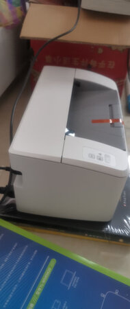 产品包装：好  没有任何磕碰
外形外观：小 轻便  带起来没压力 
打印速度：满足个人需要 觉得已经很快了     
打印效果：黑白的 十分清楚
操作难易：连电脑直接打印 或者连wifi 手机打印 但是手机打印不如电脑灵敏 页数多的话建议电脑打印
其他特色：续航能力和寿命需要进一步使用  回来追评 对了 还有小礼品 是单独发的