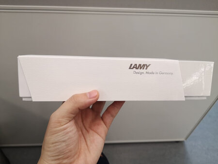 挺好的 就是太贵了  要是自己用根本不舍得购买， 一根笔就260元，不过原装进口 又是德国货 应该用起来很好吧  送朋友的好选择 实用又上档次 希望京东以后优惠活动能更大一些  还有就是包装能够更加考究些就更好了