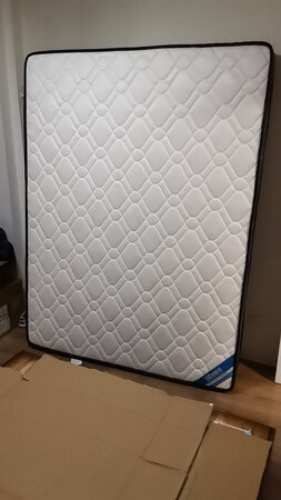 垫子还不错，这个价格性价比还是比较高的，可以发来的是个黑边的。