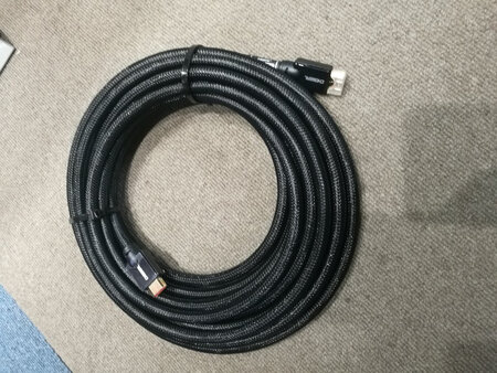 物流很快就到了，这个线做工精细，镀金插头比较精美