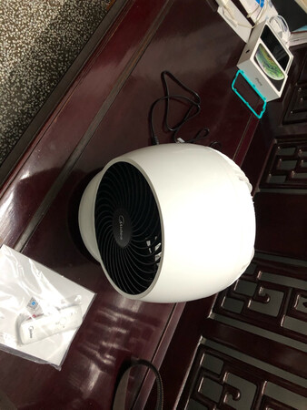 外观设计：时尚，好看，不占地方
操作方式：很简单，可以定时，移动方便
档位风速：三档位