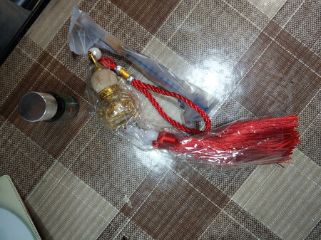 汽车挂件 汽车香水葫芦挂件 金箔底车内葫芦挂坠车用车载后视镜车挂汽车挂件红色葫芦香水挂件摆件汽车用品 红色金箔葫芦挂件，美观，大气，上档次，安装方便，寓意深远。