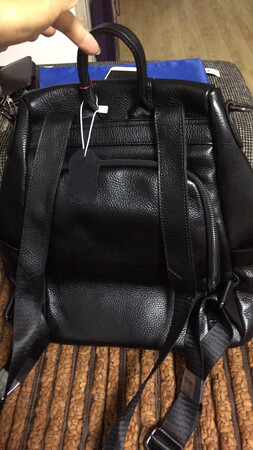 包包不错，是真皮的，商家服务态度非常好，物流小哥也给力