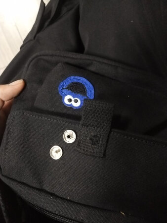 真不知道说什么好 收到货扣了一下扣子就掉了？？？一分钱一分货 果然便宜没好货 除了扣子扣不上之外还行吧！