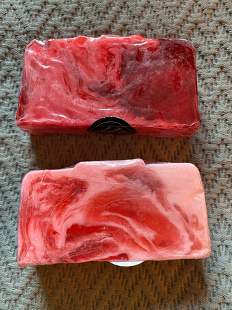 蓝色已经用上，木托还不错。香皂没有什么味道，泡沫细腻。其他暂时没开始用，不好评价。