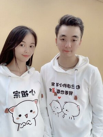 衣服质量不错，版型也好看，最喜欢蜜桃猫啦～