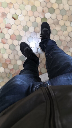 裤子大小合适，面料柔软舒适款式好看给商家点个赞