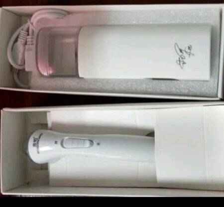 朋友用事实证明年纪大了，补水到位可以保养皮肤，于是选了这款补水仪，并且一起买了两个，还送了按摩仪，正好可以分别放在家里和单位，不需要带来带去，个头小巧玲珑，使用方便，简单，喷雾大小正合适，很满意的购物体验！