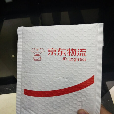 产品不错，传输速度啥的都挺好下载鲁大师查看质量上还是不错的但是客服服务态度极差，安装教程都没有，包装也差点事