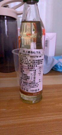 说是婴儿也需要油，买来给孩子吃的，看着油是挺纯的
