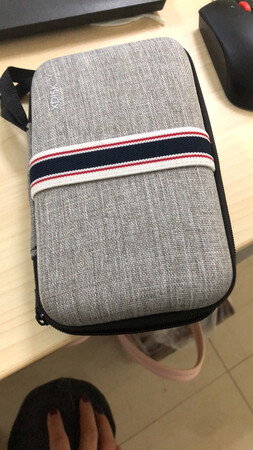 外观材质：简约风格
体积容量：装了硬盘后还有容量可以装拓展坞，方便携带