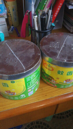 第一次在网上买蚊香，比超市便宜很多，但是两件起售，应该能用很长时间了。南方不分季节蚊虫多，买了儿童蚊香，看书的时候点一点在旁边，买了香炉，非常好用，放在五米之内都不会有蚊虫烦扰，确实是驱蚊神器。另外，双十一快递爆仓，京东物流还是很给力，直接送到了家里，所以越来越爱在京东购物了。