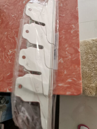 做工精细，质量很好，大小合适，一直想买这种大夹子，凭证多了也不怕了，京东自营的产品质量有保证，很放心，京东搞活动力度很大，比其他平台更真实可靠，而且物流很快，当天下单晚上就送来了，送货上门，快递员很好说话，临时有事什么的都能通融，态度很好，只要是京东能买到的，价钱合理，就不去别的平台买了，赞赞赞赞。