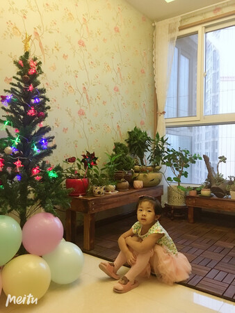 小朋友过生日的时候购买的，用来布置生日宴会的，但是后面过圣诞节的时候依然可以用性价比特别的高，而且特别的便宜，京东购买的话物流走的特别的快，对于我这种急需的人来说的话特别的方便，家里和单位的东西基本上都是在京东购买的，就看准了京东的速度。以后还会一如既往的支持京东在京东购物。